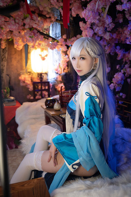 ベルファスト（彩雲の薔薇）『アズールレーン』／画像提供：SHEEN