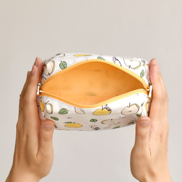 トラペーズポーチ（2,500円・税別／全3種）（C）2015-2019 DMM GAMES/Nitroplus（C）Inori kito