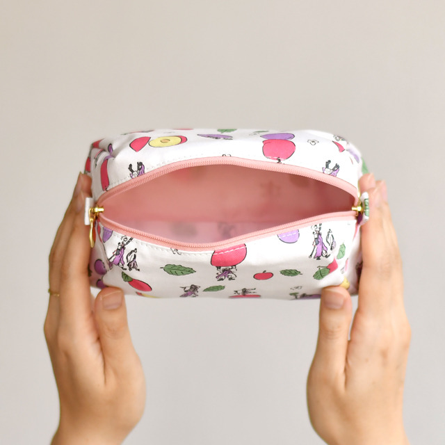 トラペーズポーチ（2,500円・税別／全3種）（C）2015-2019 DMM GAMES/Nitroplus（C）Inori kito