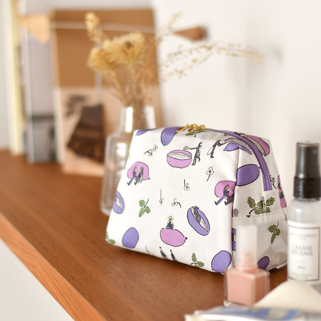 トラペーズポーチ（2,500円・税別／全3種）（C）2015-2019 DMM GAMES/Nitroplus（C）Inori kito