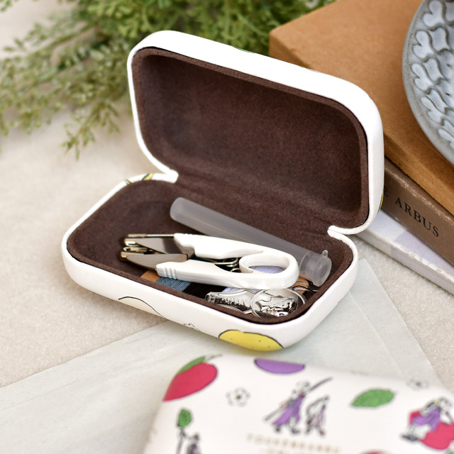 ミニマルチケース（1,600円・税別／全3種）（C）2015-2019 DMM GAMES/Nitroplus（C）Inori kito