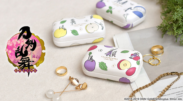 ミニマルチケース（1,600円・税別／全3種）（C）2015-2019 DMM GAMES/Nitroplus（C）Inori kito