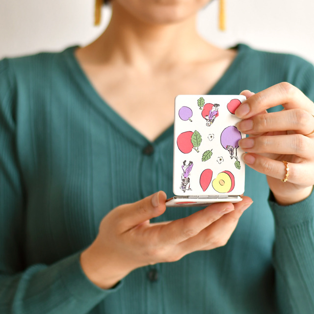 コンパクトミラー（1,500円・税別／全3種）（C）2015-2019 DMM GAMES/Nitroplus（C）Inori kito