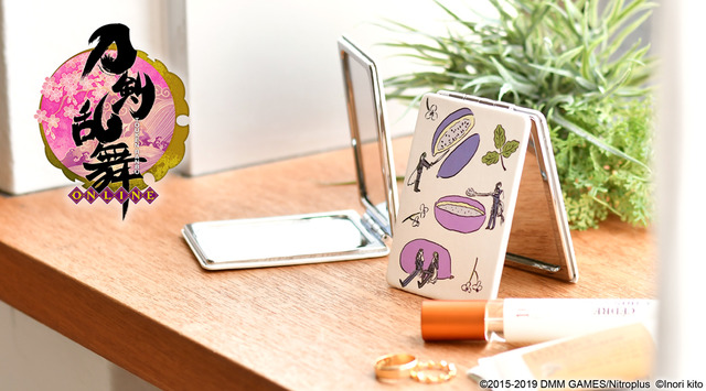 コンパクトミラー（1,500円・税別／全3種）（C）2015-2019 DMM GAMES/Nitroplus（C）Inori kito