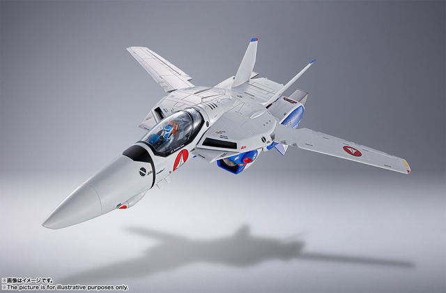 「DX超合金　VF-1A バルキリー（マクシミリアン・ジーナス機）」19,440円（税8%込）（C） 1982 ビックウエスト