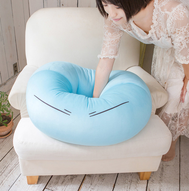 「転生したらスライムだった件 ハイパーメガぬいぐるみ リムル様」12,500円（税込）（C）川上泰樹・伏瀬・講談社／転スラ製作委員会