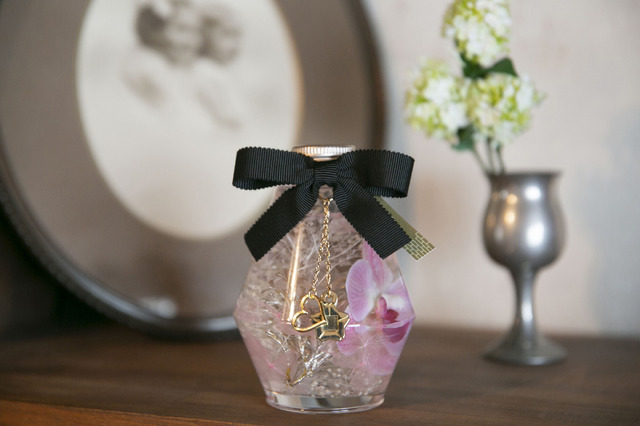 『名探偵コナン』コラボレーションハーバリウム「毛利蘭モデル」6,800円(税別)（C）青山剛昌／小学館・読売テレビ・TMS 1996