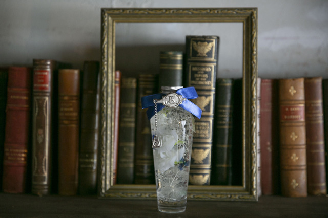 『名探偵コナン』コラボレーションハーバリウム「怪盗キッドモデル」6,800円(税別)（C）青山剛昌／小学館・読売テレビ・TMS 1996