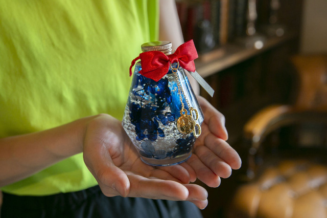 『名探偵コナン』コラボレーションハーバリウム「江戸川コナンモデル」6,800円(税別)（C）青山剛昌／小学館・読売テレビ・TMS 1996