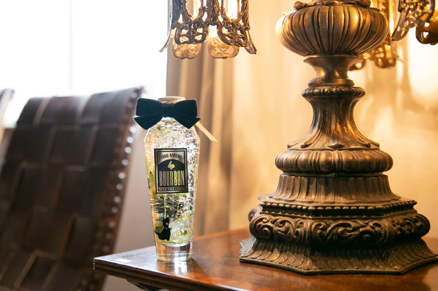 『名探偵コナン』コラボレーションハーバリウム「安室透モデル」6,800円(税別)（C）青山剛昌／小学館・読売テレビ・TMS 1996