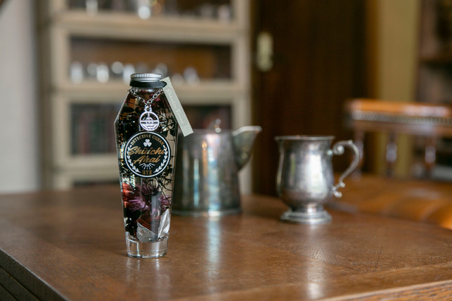 『名探偵コナン』コラボレーションハーバリウム「赤井秀一モデル」6,800円(税別)（C）青山剛昌／小学館・読売テレビ・TMS 1996