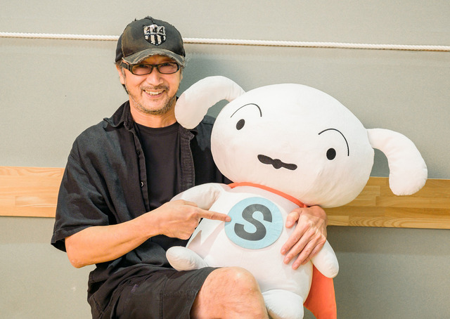 『SUPER SHIRO』写真左から大塚明夫、シロ（C）臼井儀人／SUPER SHIRO製作委員会