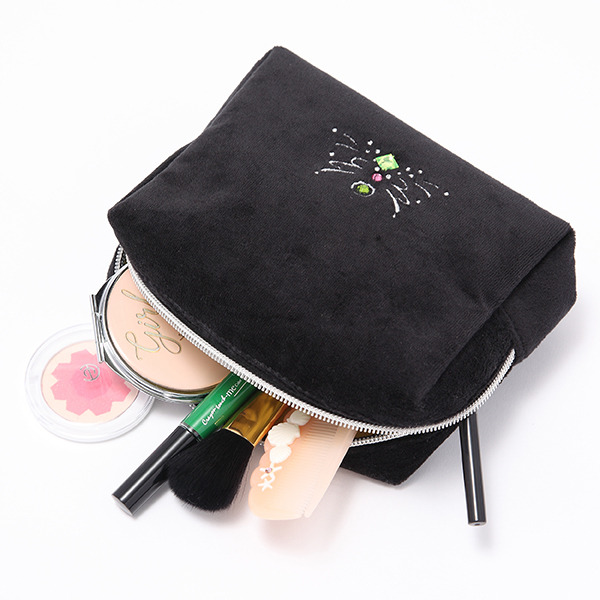 『アイドリッシュセブン』コラボレーション　ポーチ　千モデル　4,000円（税別）（C）アイドリッシュセブン