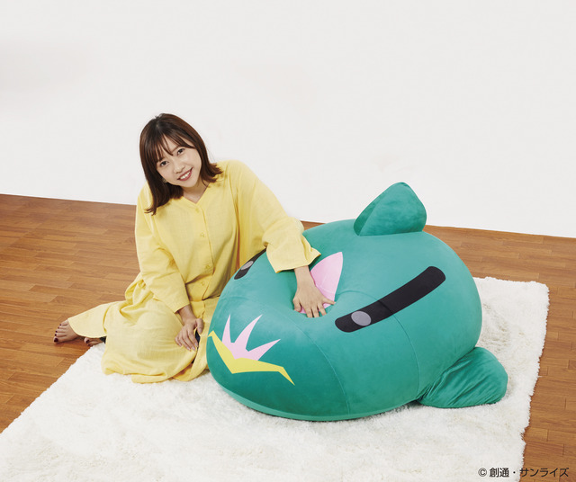 「ニュータイプもダメになるクッション【ララァ・スン専用モビルアーマー】」27,500円（税込／送料無料・手数料別途）（C）創通・サンライズ