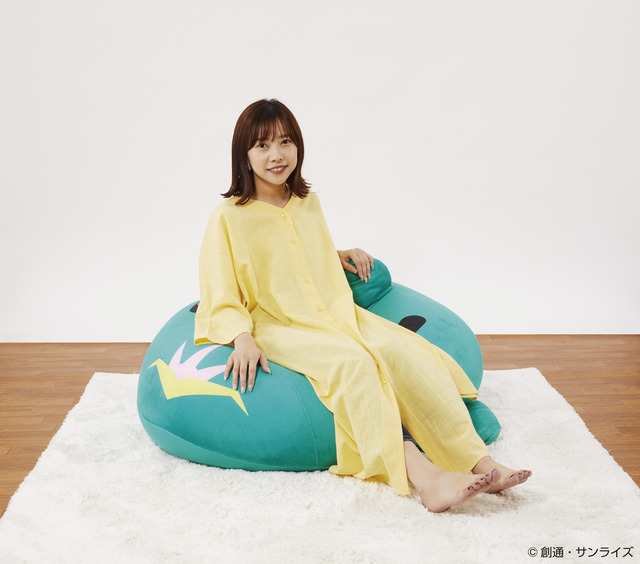 「ニュータイプもダメになるクッション【ララァ・スン専用モビルアーマー】」27,500円（税込／送料無料・手数料別途）（C）創通・サンライズ