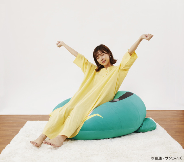 「ニュータイプもダメになるクッション【ララァ・スン専用モビルアーマー】」27,500円（税込／送料無料・手数料別途）（C）創通・サンライズ