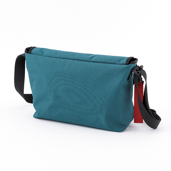 「緑谷出久モデルショルダーバッグ 」10,800円（税別）（C）堀越耕平／集英社・僕のヒーローアカデミア製作委員会