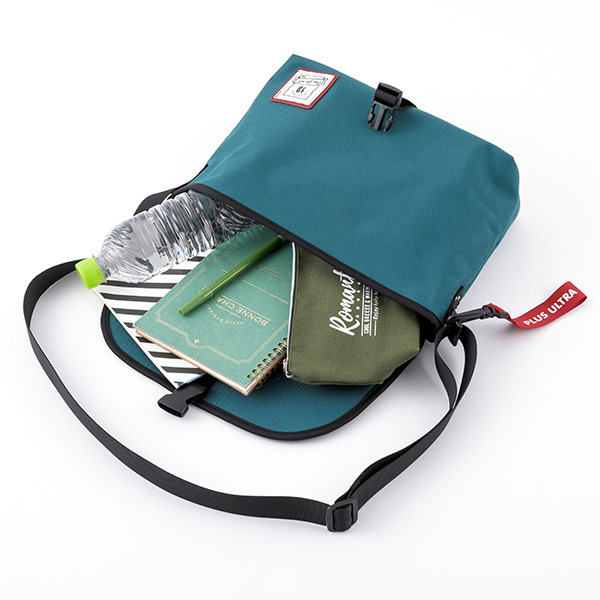 「緑谷出久モデルショルダーバッグ 」10,800円（税別）（C）堀越耕平／集英社・僕のヒーローアカデミア製作委員会