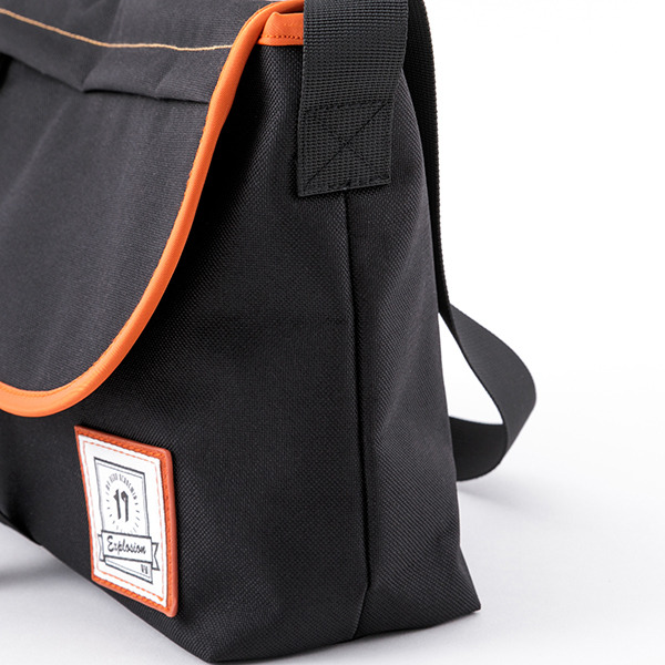 「爆豪勝己モデルショルダーバッグ 」10,800円（税別）（C）堀越耕平／集英社・僕のヒーローアカデミア製作委員会