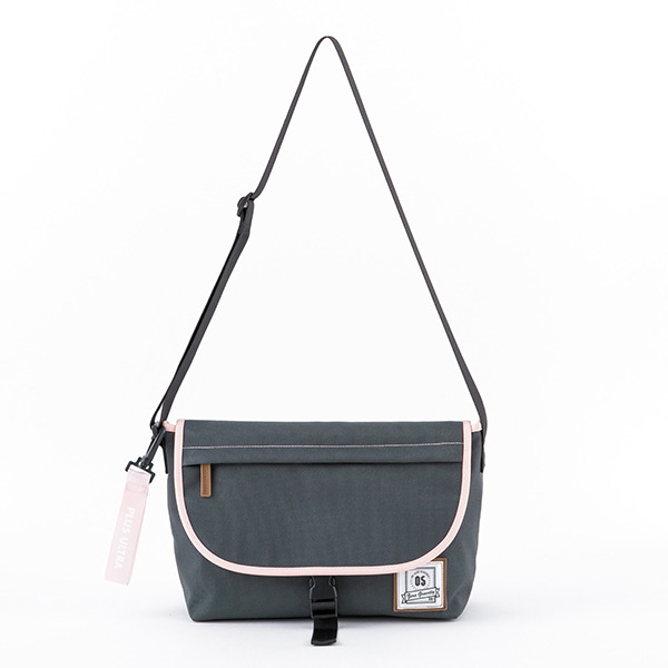 「麗日お茶子モデルショルダーバッグ 」10,800円（税別）（C）堀越耕平／集英社・僕のヒーローアカデミア製作委員会