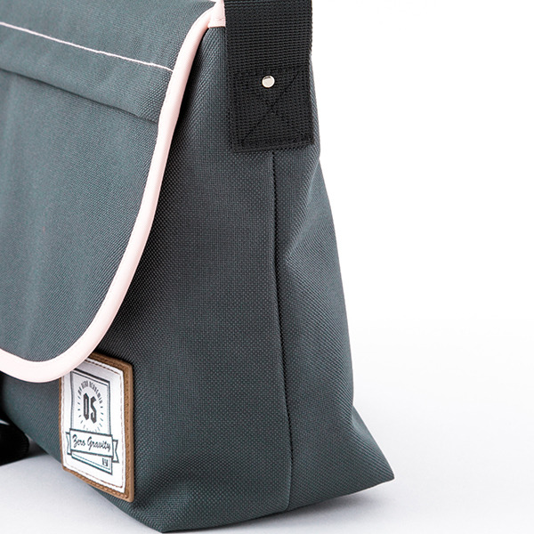 「麗日お茶子モデルショルダーバッグ 」10,800円（税別）（C）堀越耕平／集英社・僕のヒーローアカデミア製作委員会