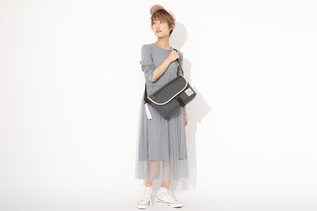 「麗日お茶子モデルショルダーバッグ 」10,800円（税別）（C）堀越耕平／集英社・僕のヒーローアカデミア製作委員会