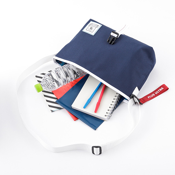 「轟焦凍モデルショルダーバッグ 」10,800円（税別）（C）堀越耕平／集英社・僕のヒーローアカデミア製作委員会