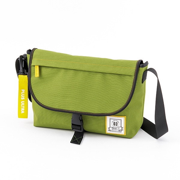 「蛙吹梅雨モデルショルダーバッグ 」10,800円（税別）（C）堀越耕平／集英社・僕のヒーローアカデミア製作委員会