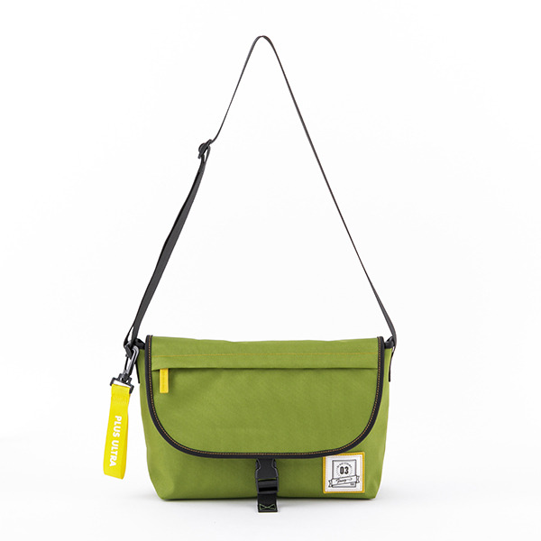 「蛙吹梅雨モデルショルダーバッグ 」10,800円（税別）（C）堀越耕平／集英社・僕のヒーローアカデミア製作委員会