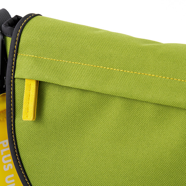 「蛙吹梅雨モデルショルダーバッグ 」10,800円（税別）（C）堀越耕平／集英社・僕のヒーローアカデミア製作委員会