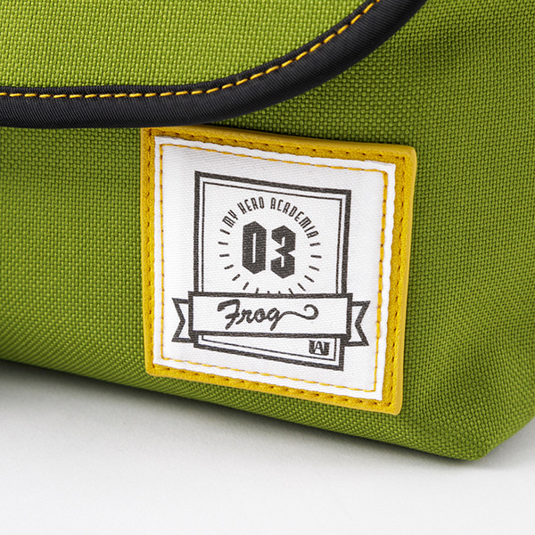 「蛙吹梅雨モデルショルダーバッグ 」10,800円（税別）（C）堀越耕平／集英社・僕のヒーローアカデミア製作委員会