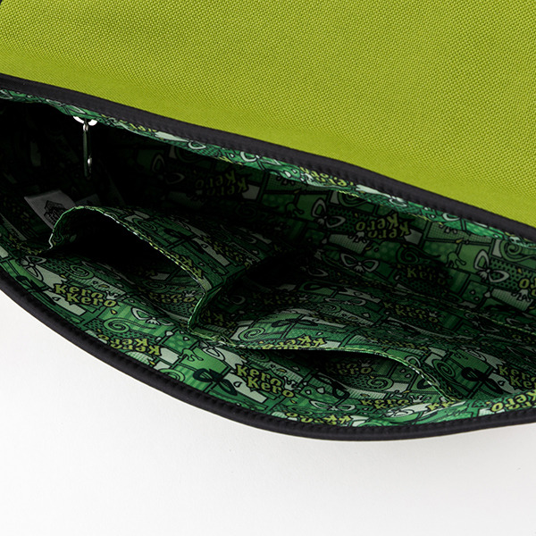 「蛙吹梅雨モデルショルダーバッグ 」10,800円（税別）（C）堀越耕平／集英社・僕のヒーローアカデミア製作委員会