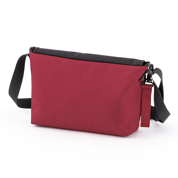 「切島鋭児郎モデルショルダーバッグ 」10,800円（税別）（C）堀越耕平／集英社・僕のヒーローアカデミア製作委員会