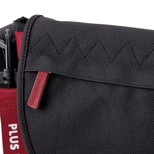 「切島鋭児郎モデルショルダーバッグ 」10,800円（税別）（C）堀越耕平／集英社・僕のヒーローアカデミア製作委員会