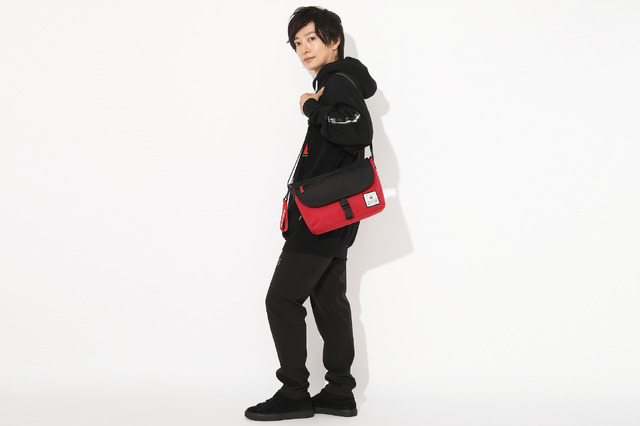 「切島鋭児郎モデルショルダーバッグ 」10,800円（税別）（C）堀越耕平／集英社・僕のヒーローアカデミア製作委員会