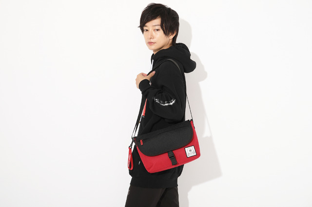 「切島鋭児郎モデルショルダーバッグ 」10,800円（税別）（C）堀越耕平／集英社・僕のヒーローアカデミア製作委員会