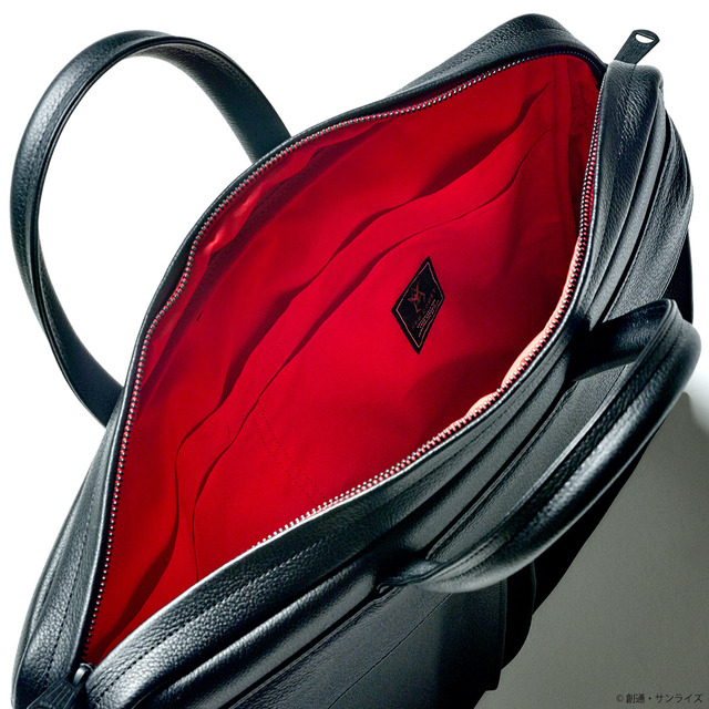 STRICT-G×PORTER 2WAYレザーブリーフケース　赤い彗星モデル 63,800円(税込)（C）創通・サンライズ