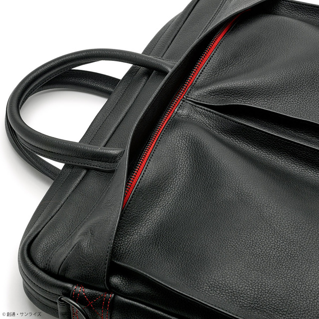 STRICT-G×PORTER 2WAYレザーブリーフケース　赤い彗星モデル 63,800円(税込)（C）創通・サンライズ