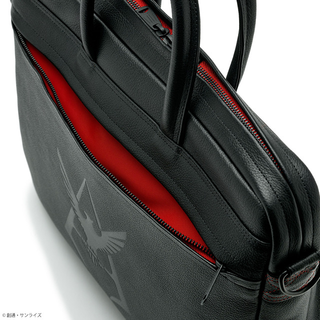 STRICT-G×PORTER 2WAYレザーブリーフケース　赤い彗星モデル 63,800円(税込)（C）創通・サンライズ