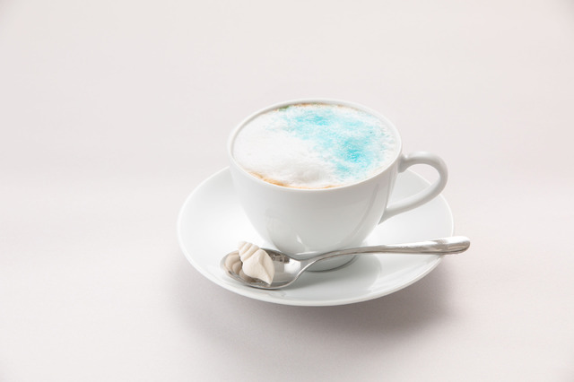 「青い海のラテ アルミンが見たかった景色」700円（税別）（C）諫山創・講談社／「進撃の巨人」製作委員会