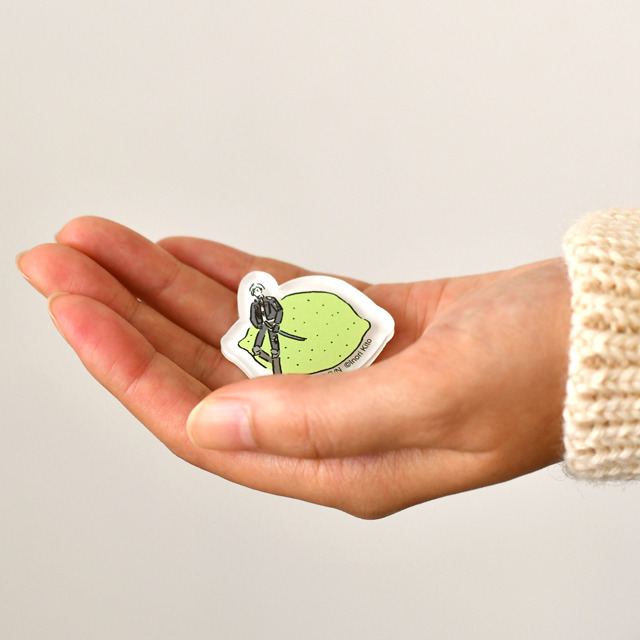 「アクリルブローチ」膝丸 850円(C) 2015-2018 DMM GAMES/Nitroplus