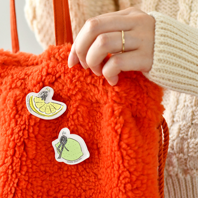 「アクリルブローチ」髭切・膝丸 各850円(C) 2015-2018 DMM GAMES/Nitroplus