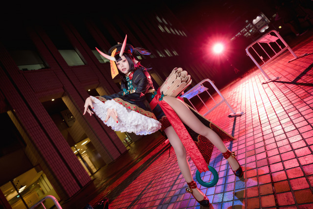 【コスプレ】人気レイヤー五木あきら、どっちのハロコスが好き？ シスター＆キョンシー姿に注目【写真39枚】