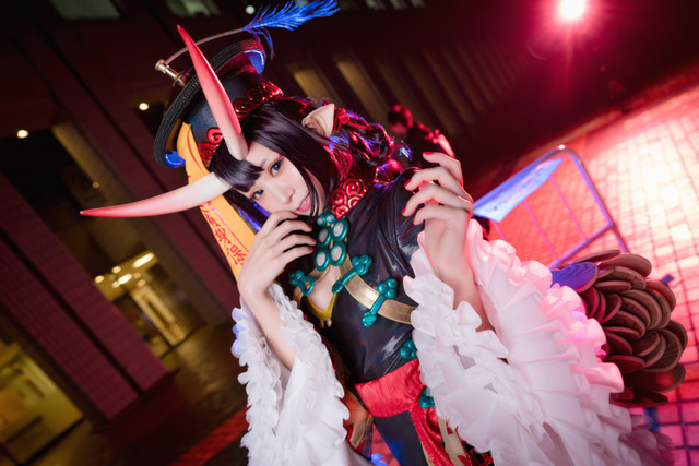 【コスプレ】人気レイヤー五木あきら、どっちのハロコスが好き？ シスター＆キョンシー姿に注目【写真39枚】