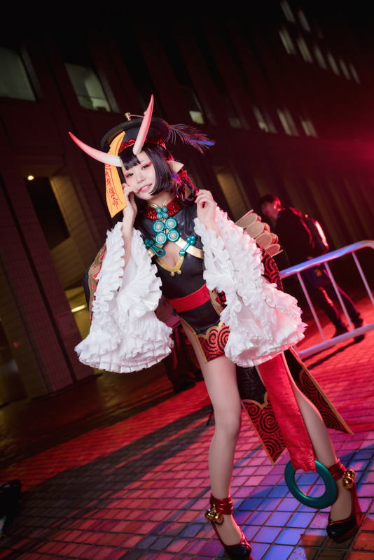 【コスプレ】人気レイヤー五木あきら、どっちのハロコスが好き？ シスター＆キョンシー姿に注目【写真39枚】