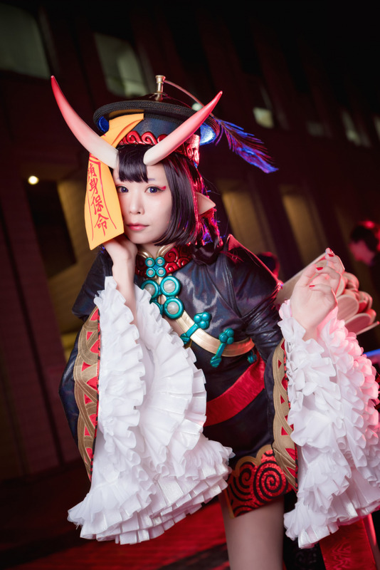 【コスプレ】人気レイヤー五木あきら、どっちのハロコスが好き？ シスター＆キョンシー姿に注目【写真39枚】