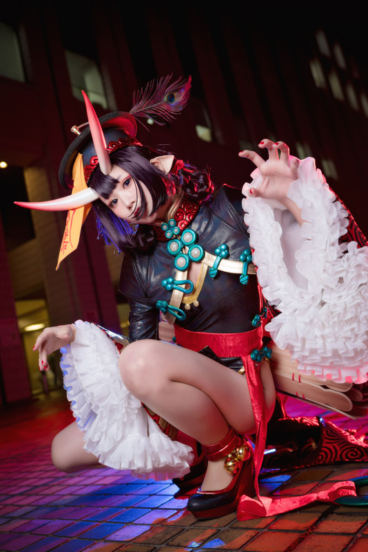 【コスプレ】人気レイヤー五木あきら、どっちのハロコスが好き？ シスター＆キョンシー姿に注目【写真39枚】