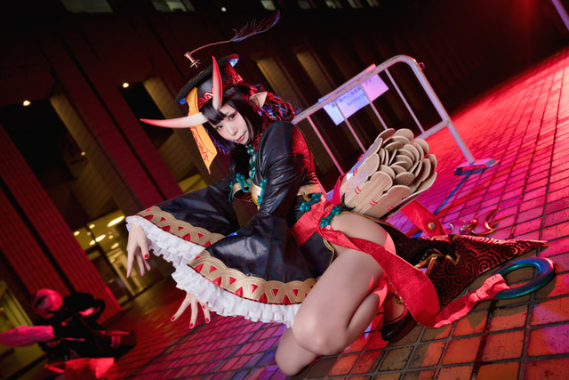 【コスプレ】人気レイヤー五木あきら、どっちのハロコスが好き？ シスター＆キョンシー姿に注目【写真39枚】