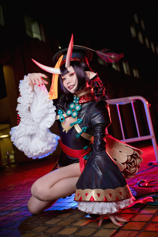 【コスプレ】人気レイヤー五木あきら、どっちのハロコスが好き？ シスター＆キョンシー姿に注目【写真39枚】