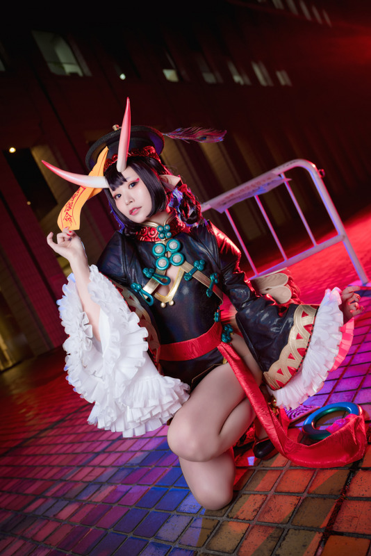 【コスプレ】人気レイヤー五木あきら、どっちのハロコスが好き？ シスター＆キョンシー姿に注目【写真39枚】